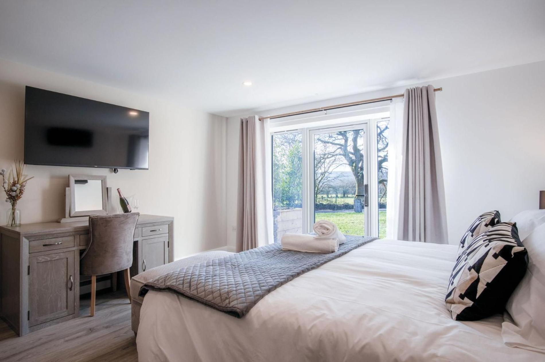 Suite 10 - Sleeping Giant Hotel - Pen Y Cae Inn ブレコン エクステリア 写真